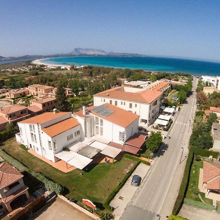 סאן תאודורו Hotel Al Faro Spiaggia La Cinta Santeodoro מראה חיצוני תמונה